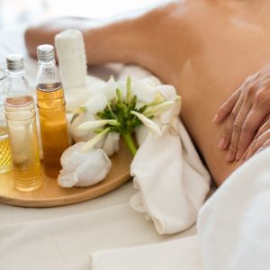 La technique AROMATOUCH – Massage